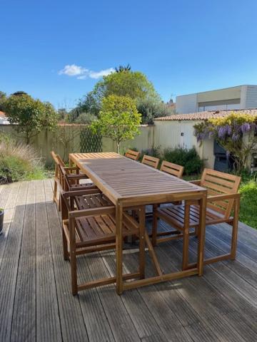 Maison Centre Ville Avec Jardin , Terrasse, Et Garage Velos La Rochelle  Exteriör bild